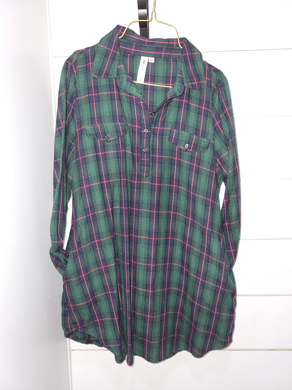 Vanilla Bay Green Plaid Button-Front Tunic with Red Accent POCKETS